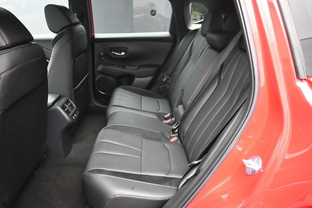 2025 Acura ADX - Image 21 of 31