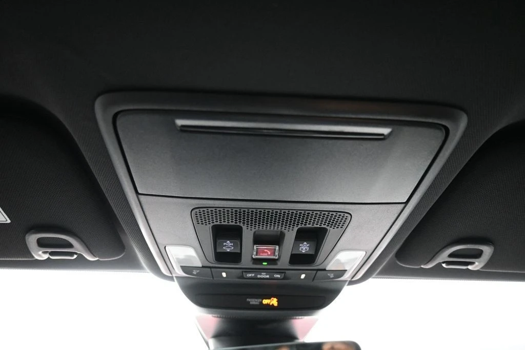 2025 Acura ADX - Image 17 of 31