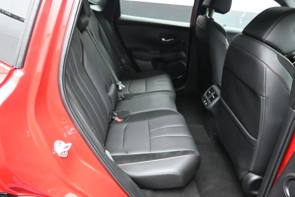 2025 Acura ADX - Image 24 of 31