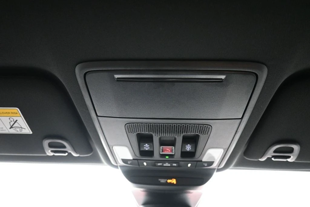 2025 Acura ADX - Image 17 of 31