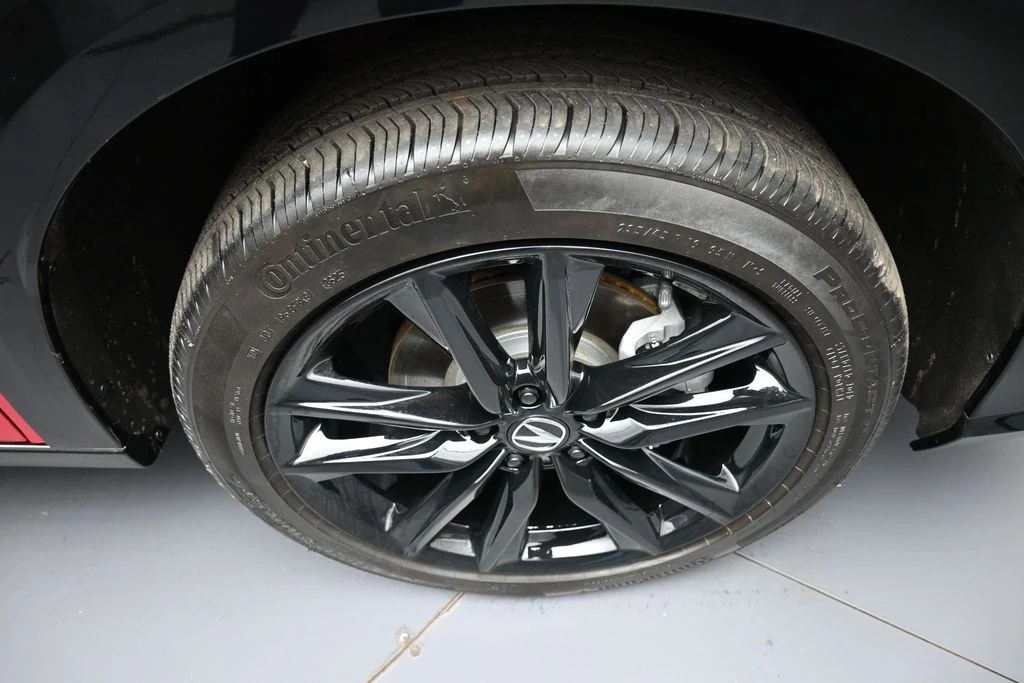 2025 Acura ADX - Image 13 of 31