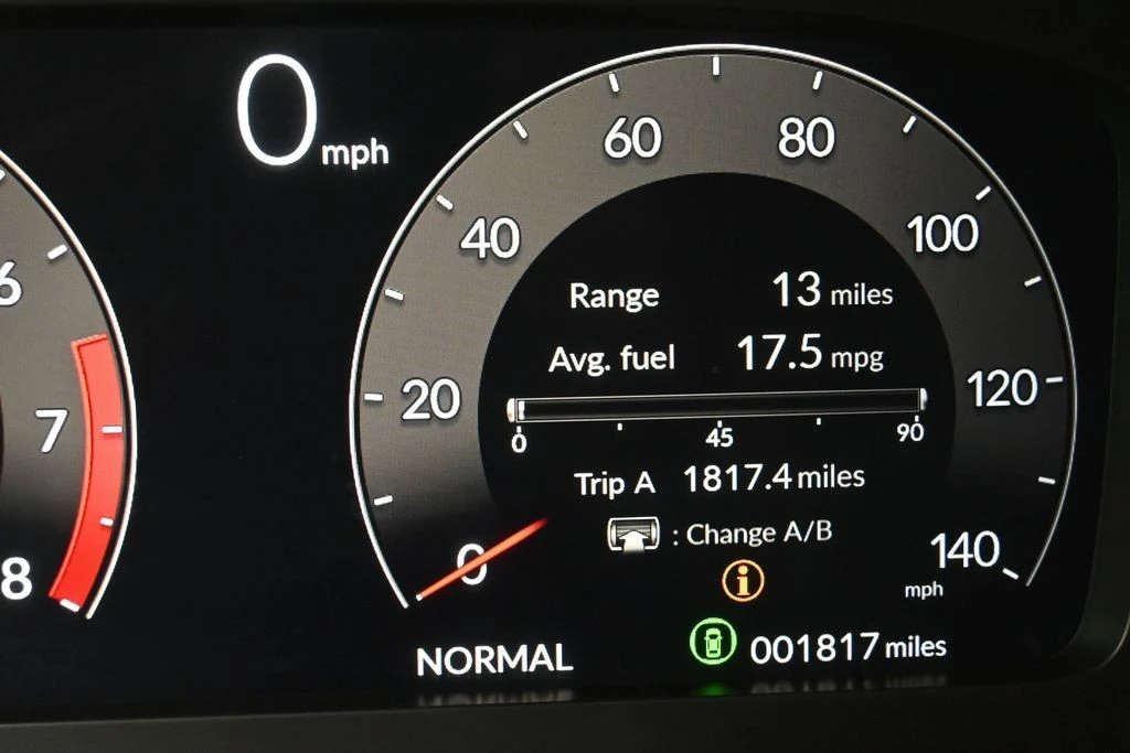 2025 Acura ADX - Image 16 of 31