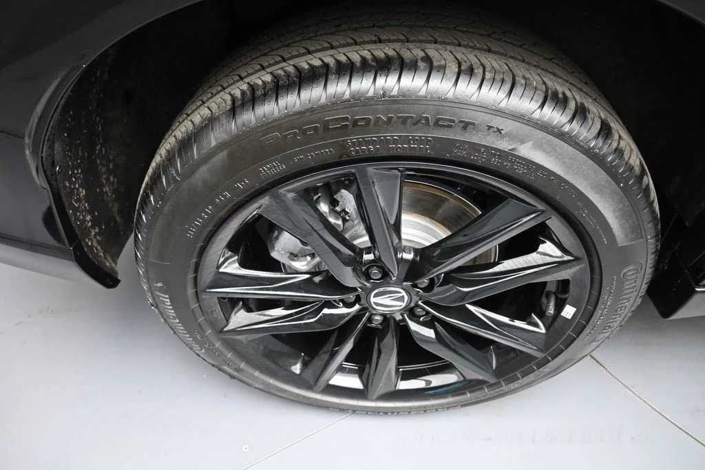 2025 Acura ADX - Image 12 of 31