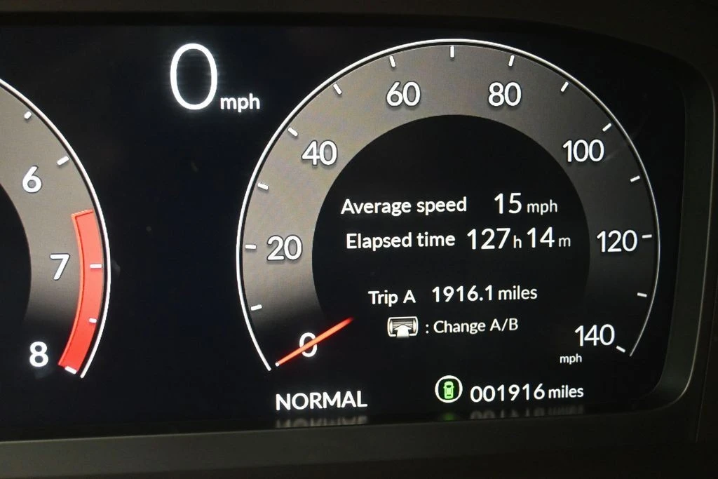 2025 Acura ADX - Image 16 of 31