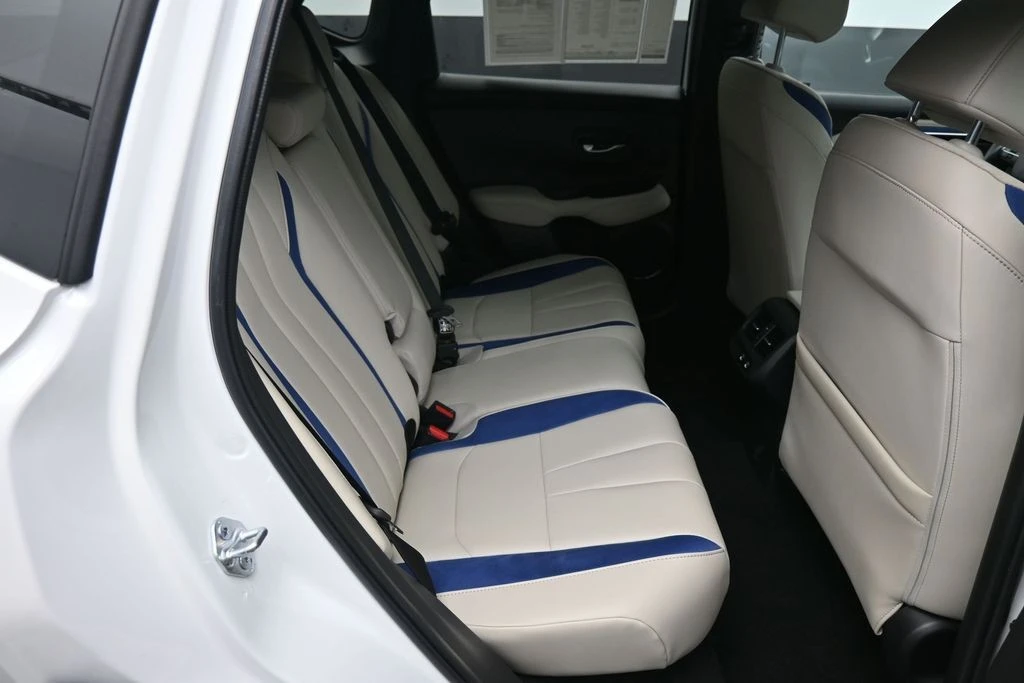 2025 Acura ADX - Image 24 of 31
