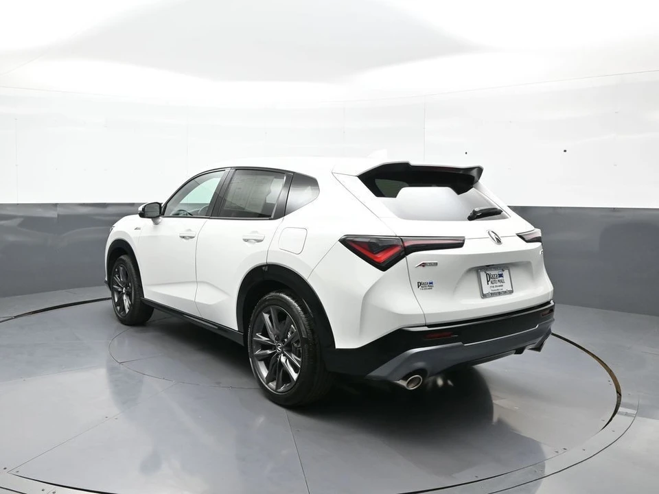 2025 Acura ADX - Image 8 of 31