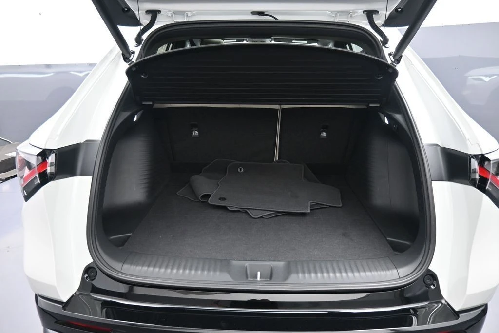 2025 Acura ADX - Image 22 of 31