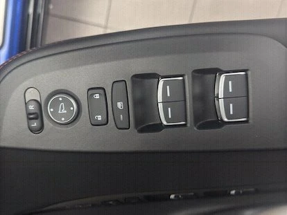 2025 Acura ADX - Image 9 of 19