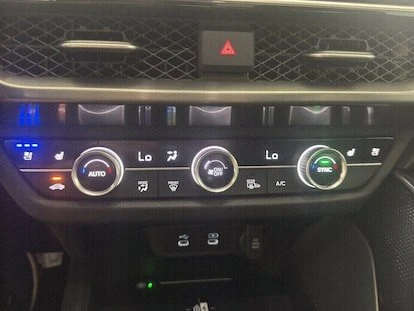 2025 Acura ADX - Image 17 of 19
