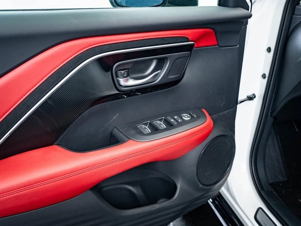 2025 Acura ADX - Image 18 of 21