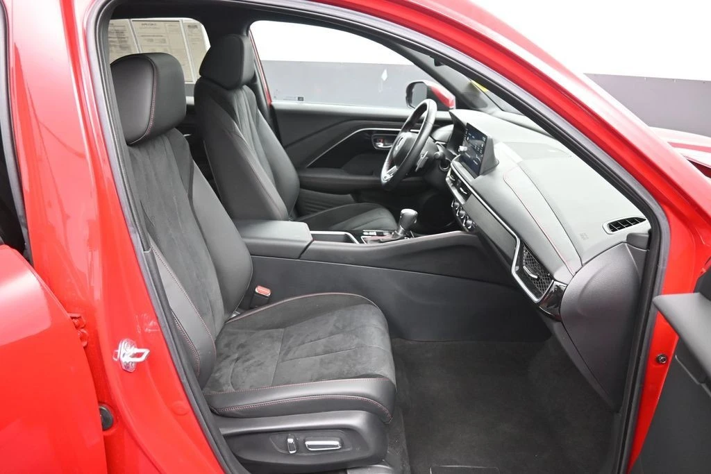 2025 Acura ADX - Image 25 of 31