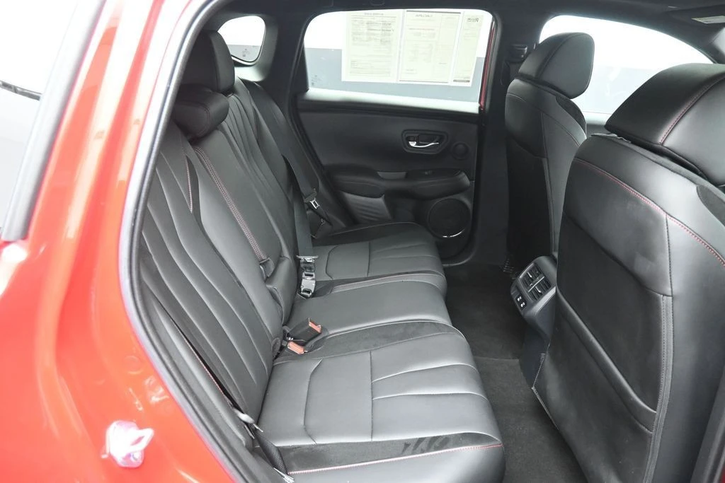 2025 Acura ADX - Image 24 of 31