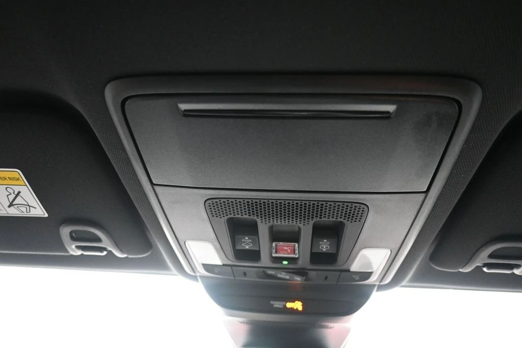2025 Acura ADX - Image 17 of 31