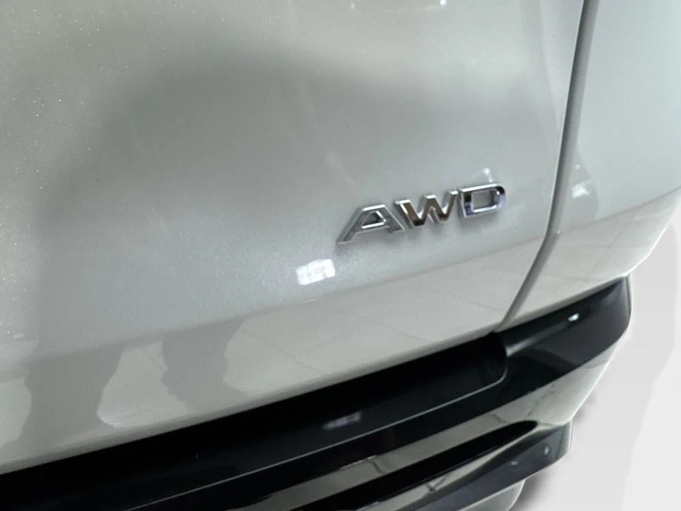 2025 Acura ADX - Image 25 of 31