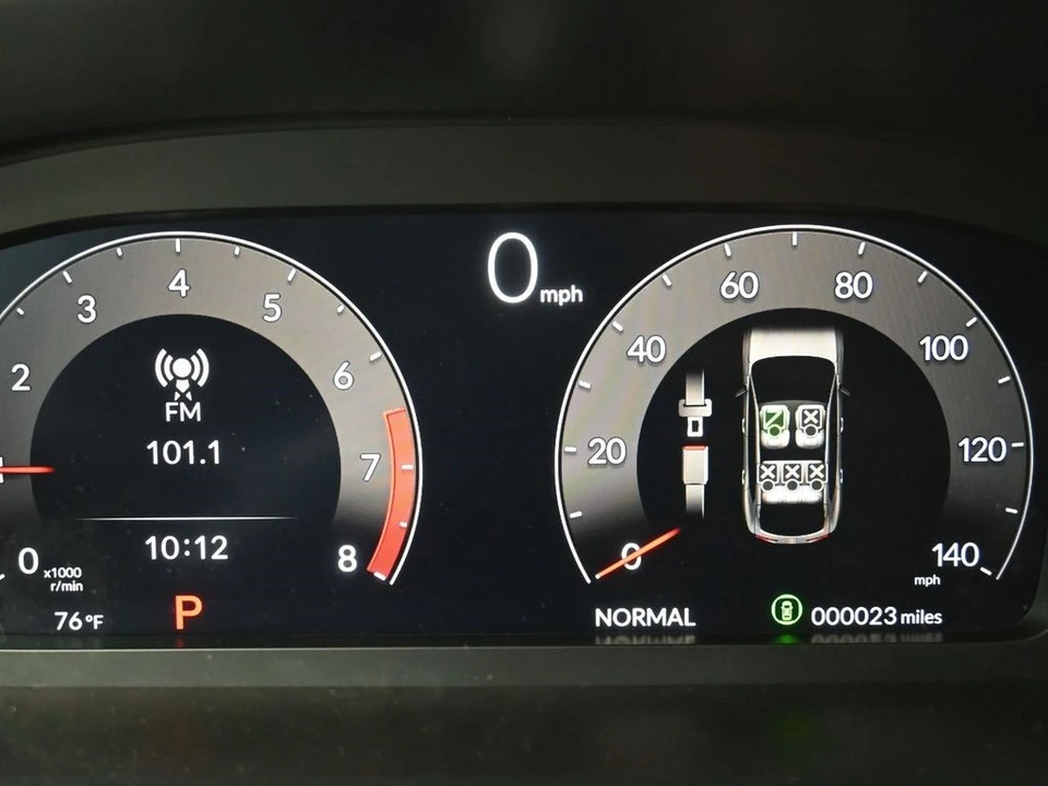 2025 Acura ADX - Image 16 of 21