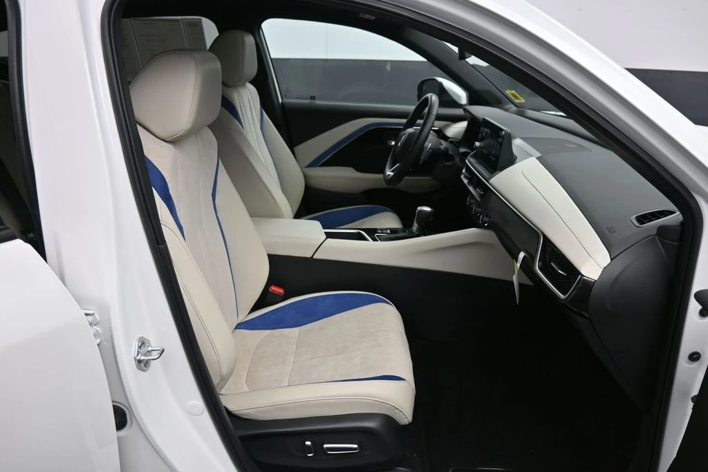 2025 Acura ADX - Image 25 of 31