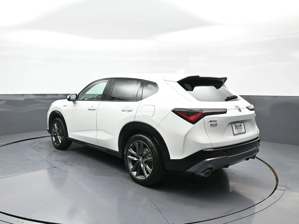 2025 Acura ADX - Image 8 of 31