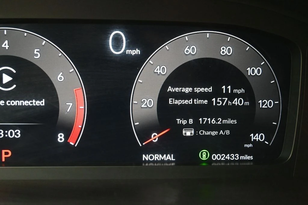 2025 Acura ADX - Image 16 of 31
