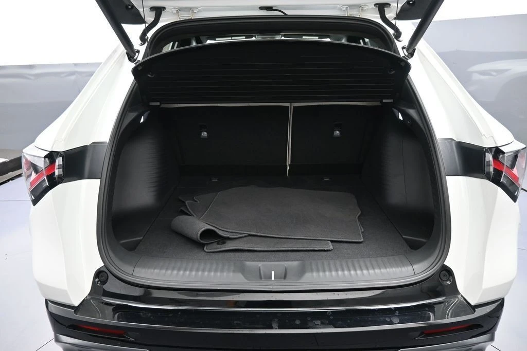 2025 Acura ADX - Image 22 of 31