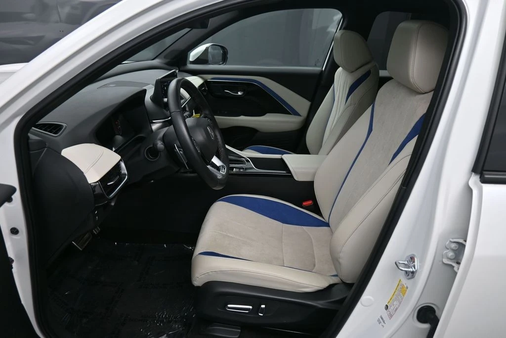 2025 Acura ADX - Image 19 of 31