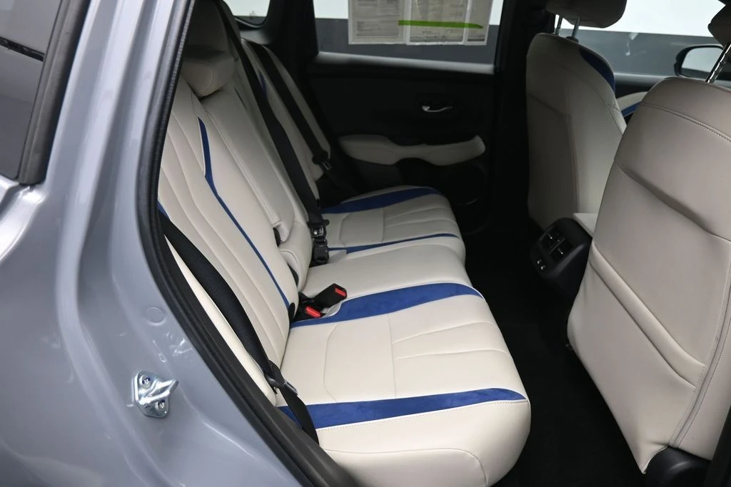 2025 Acura ADX - Image 23 of 31