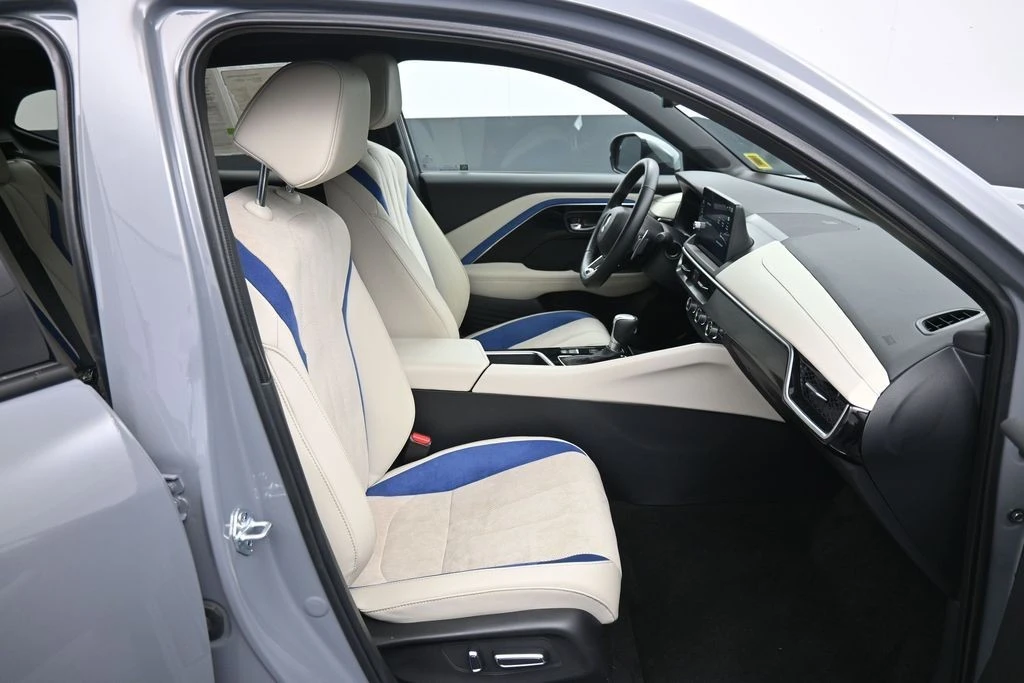 2025 Acura ADX - Image 24 of 31