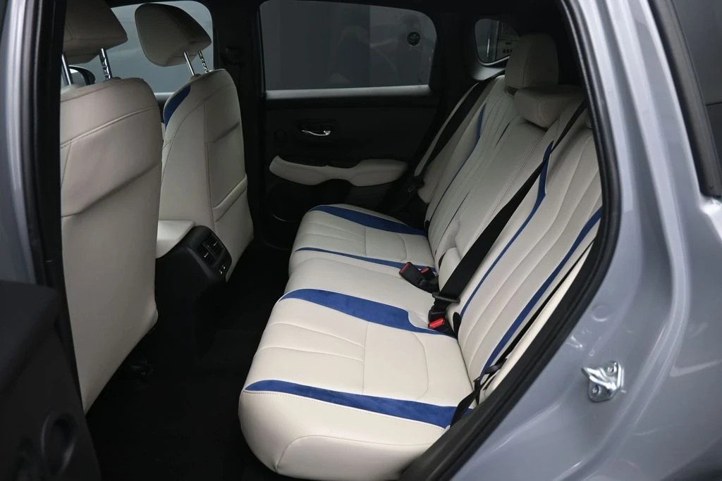 2025 Acura ADX - Image 20 of 31