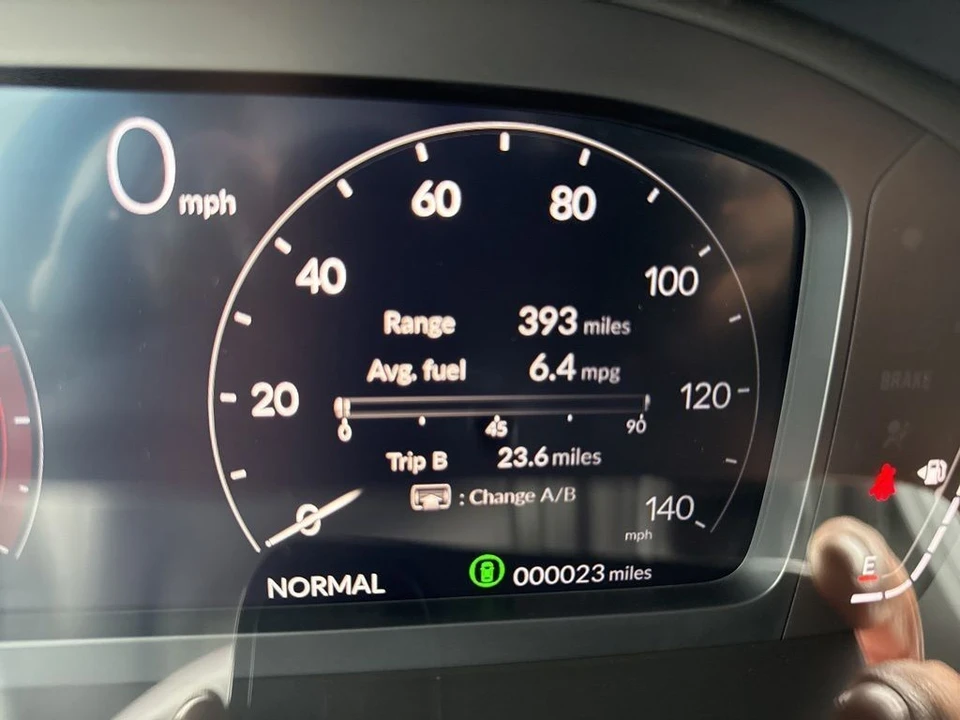 2025 Acura ADX - Image 24 of 31