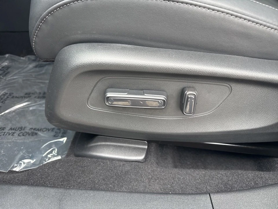 2025 Acura ADX - Image 10 of 31