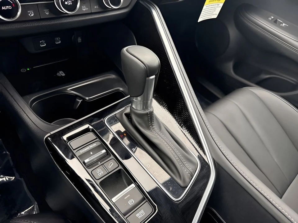 2025 Acura ADX - Image 17 of 31