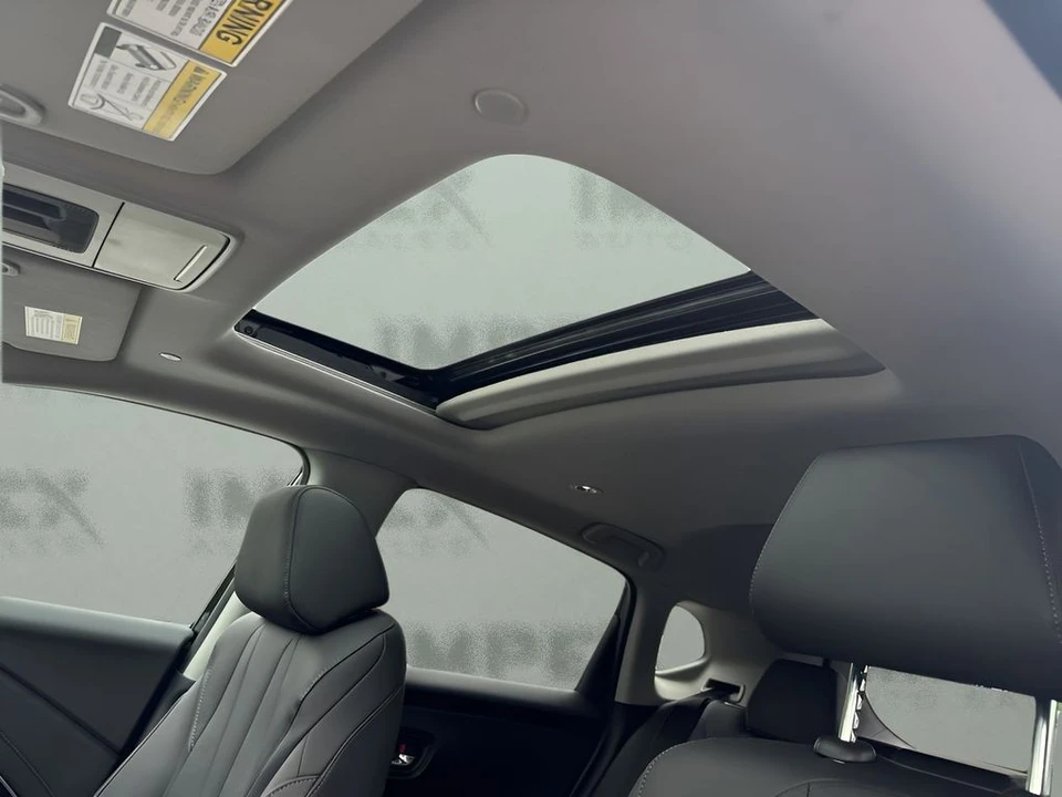 2025 Acura ADX - Image 11 of 31
