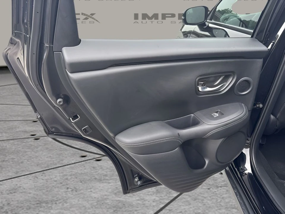 2025 Acura ADX - Image 27 of 31