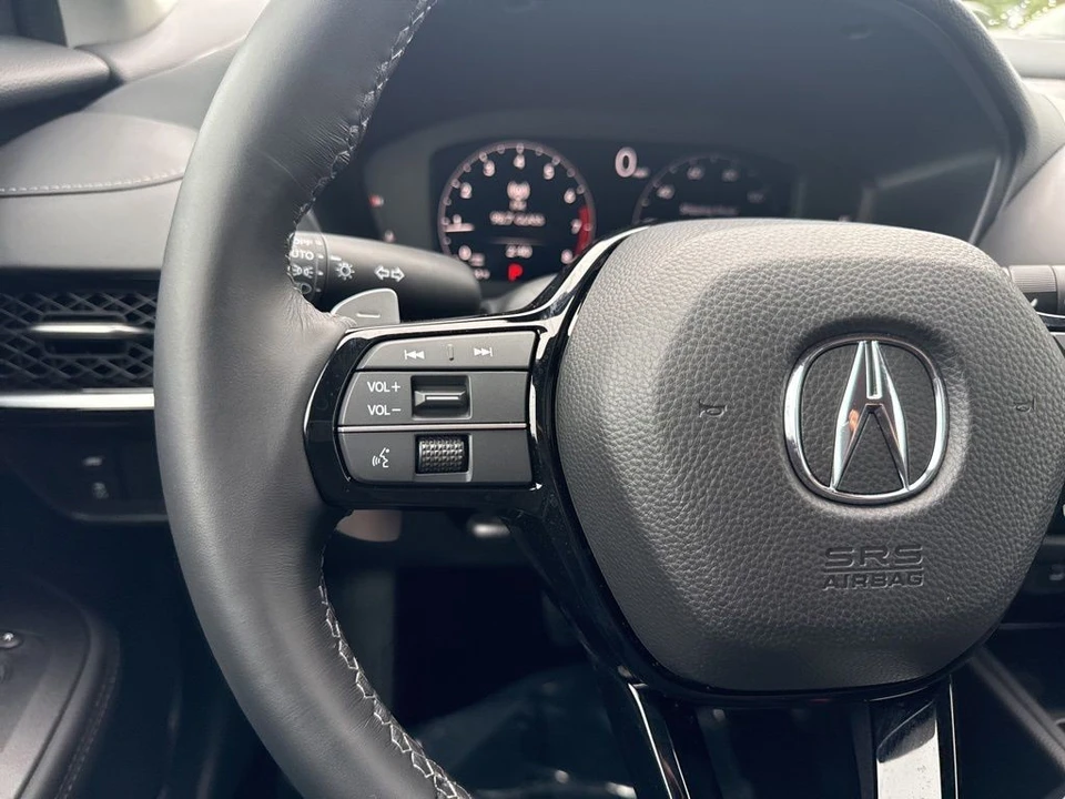 2025 Acura ADX - Image 15 of 31