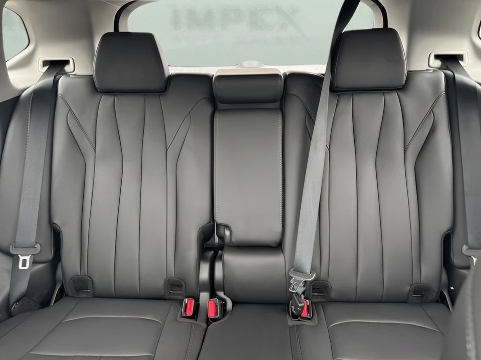 2025 Acura ADX - Image 12 of 31