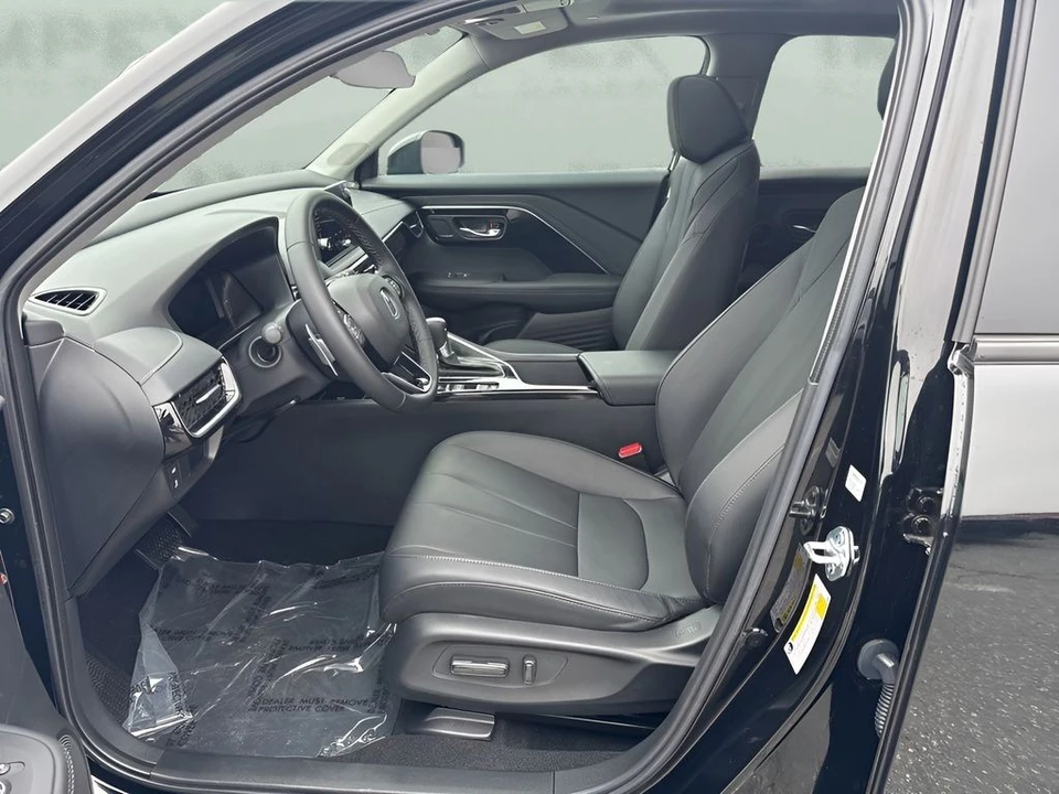 2025 Acura ADX - Image 9 of 31