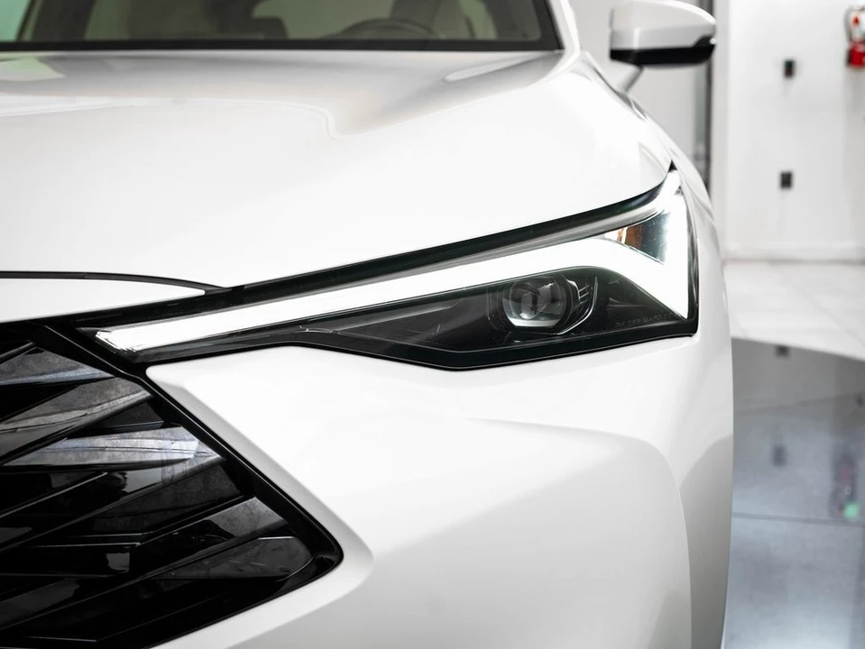 2025 Acura ADX - Image 15 of 21