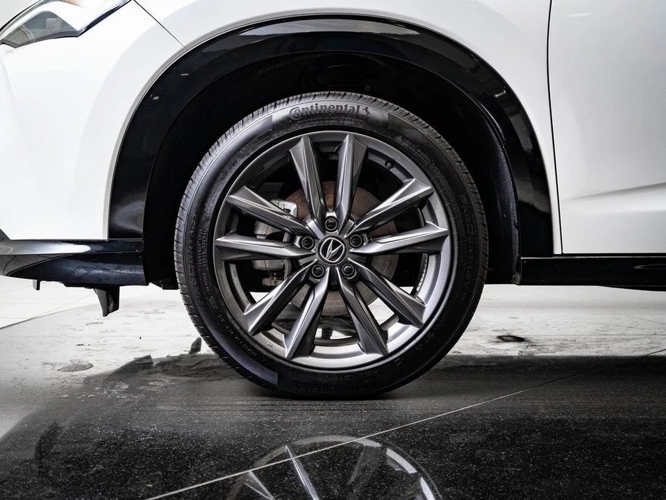 2025 Acura ADX - Image 13 of 21