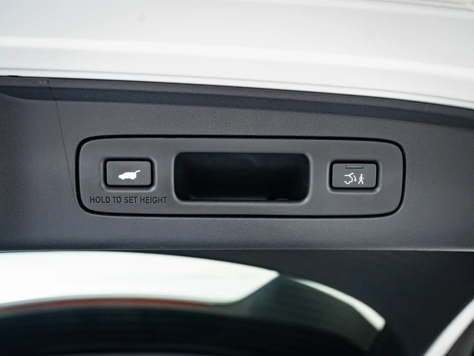 2025 Acura ADX - Image 18 of 21