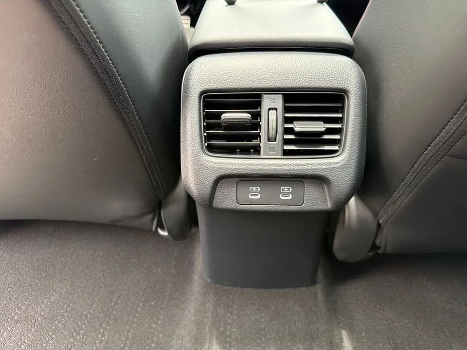 2025 Acura ADX - Image 18 of 20