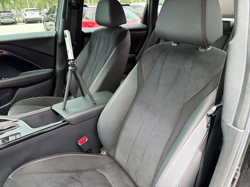 2025 Acura ADX - Image 14 of 20