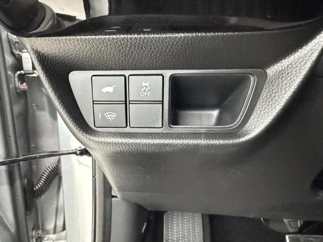 2025 Acura ADX - Image 17 of 20