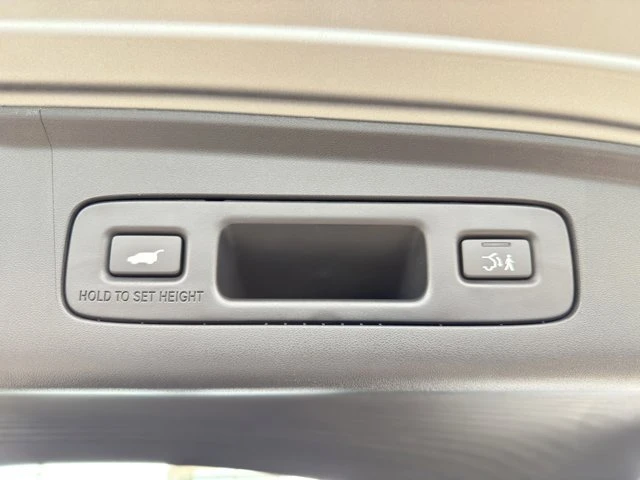 2025 Acura ADX - Image 10 of 20