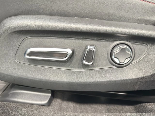 2025 Acura ADX - Image 15 of 20