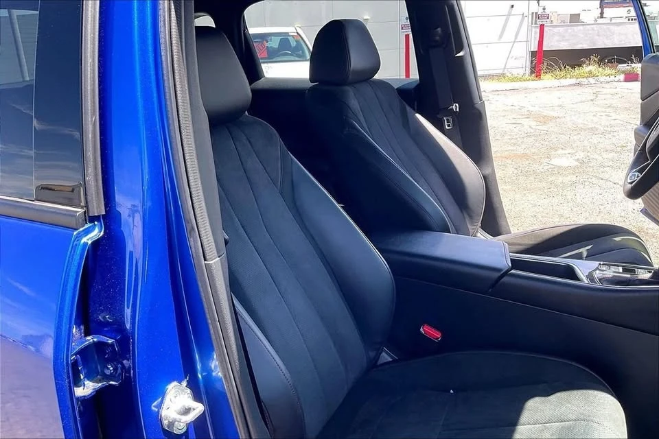 2025 Acura ADX - Image 14 of 20