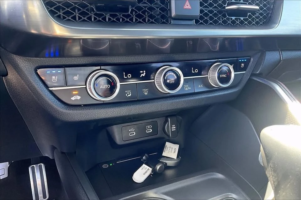 2025 Acura ADX - Image 8 of 20
