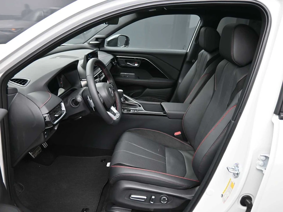 2025 Acura ADX - Image 20 of 31