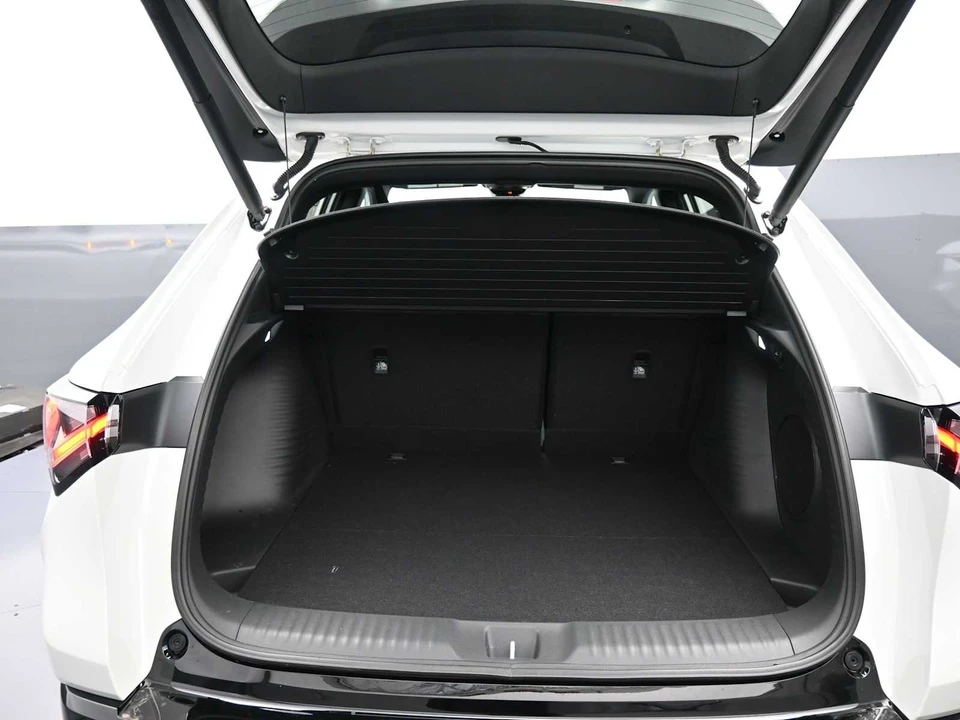 2025 Acura ADX - Image 23 of 31