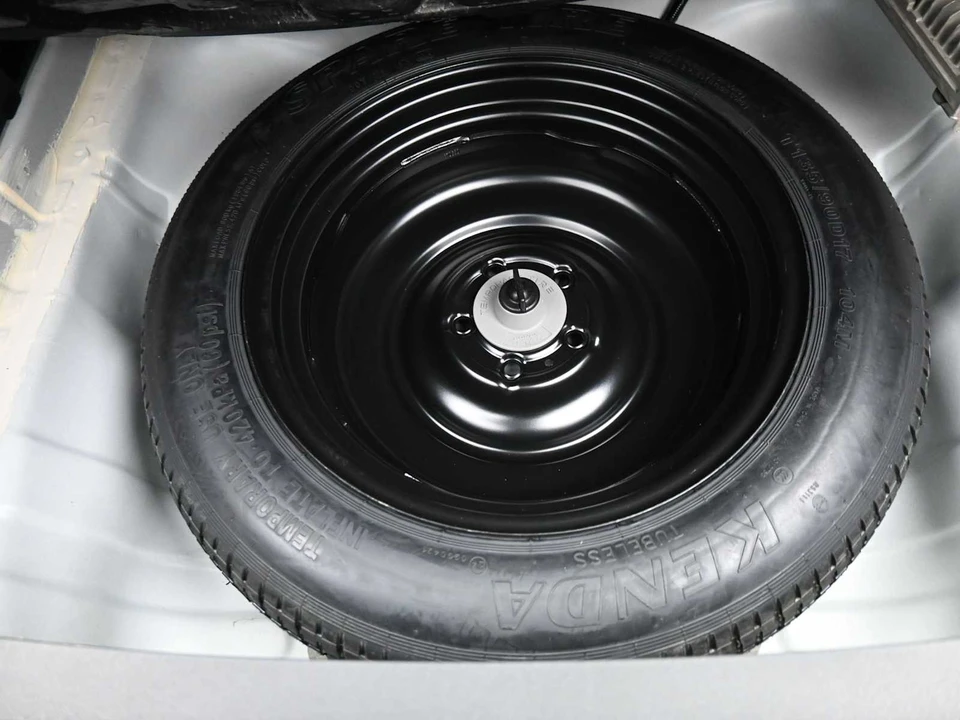2025 Acura ADX - Image 24 of 31