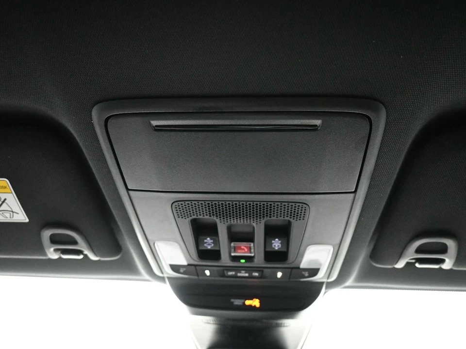 2025 Acura ADX - Image 16 of 31