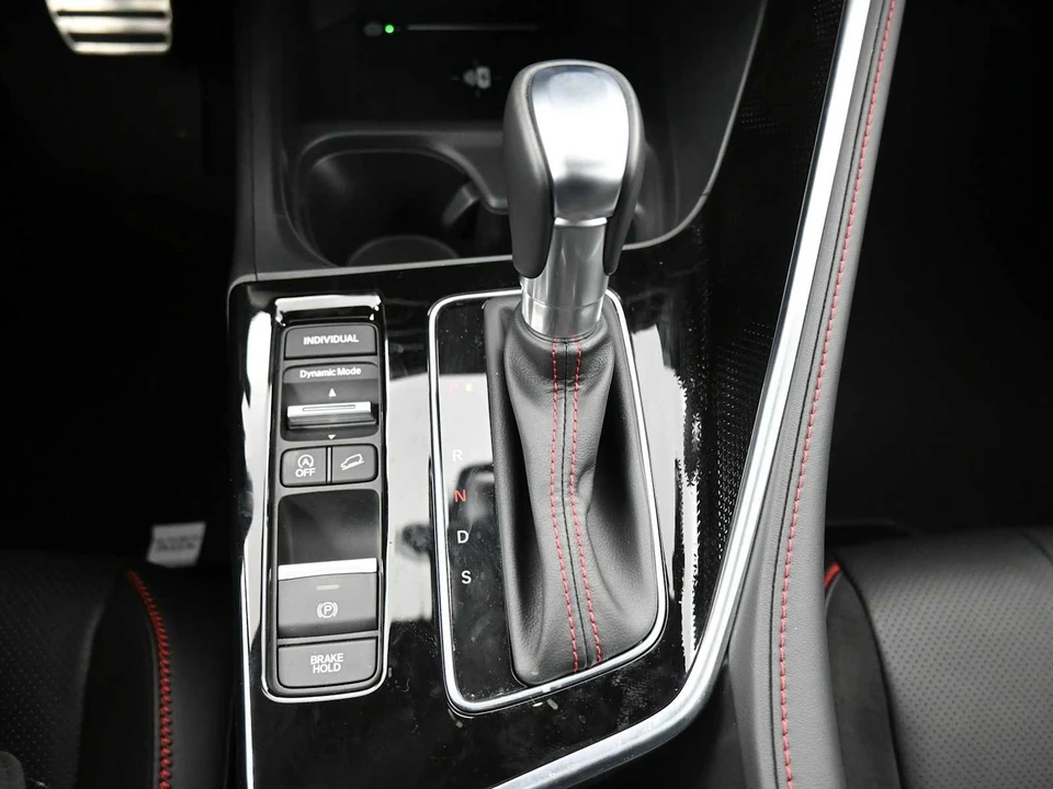 2025 Acura ADX - Image 18 of 31